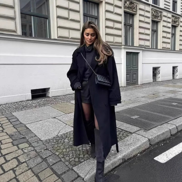 Damernas eleganta och stiliga trenchcoat med midjereglerande bälte Mirla-Eva Jonsson