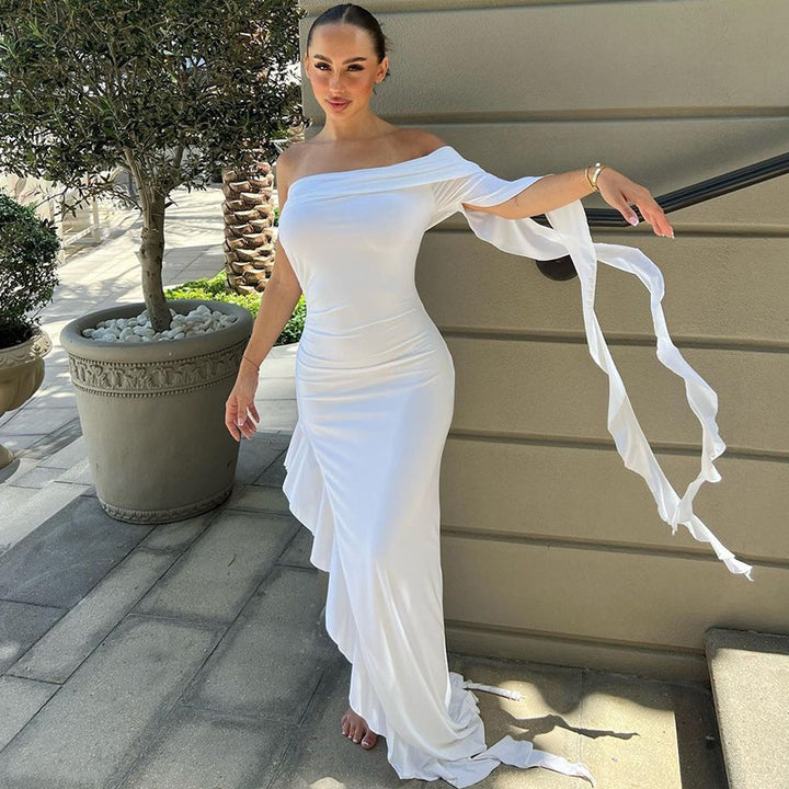 Damernas eleganta off-shoulder maxiklädnad med flytande tyg och förtrollande volanger Eva Jonsson-Eva Jonsson