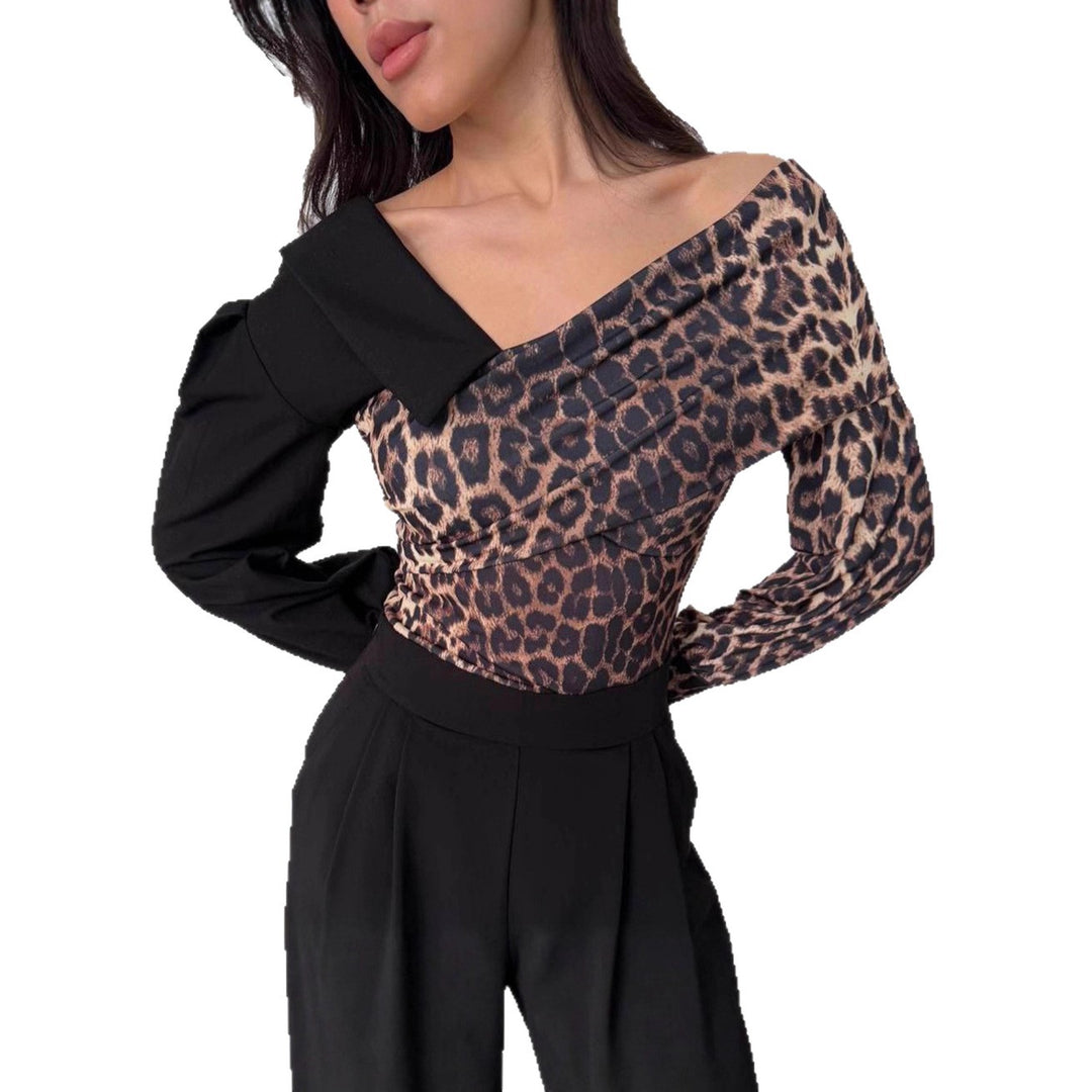 Damernas eleganta off-shoulder topp med djurmotiv Mirla-Eva Jonsson