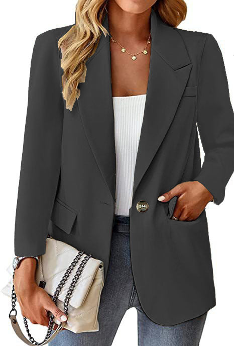 Damernas eleganta oversized blazer med moderna detaljer och praktiska fickor Mirla-Eva Jonsson