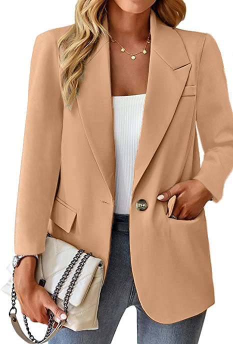 Damernas eleganta oversized blazer med moderna detaljer och praktiska fickor Mirla-Eva Jonsson