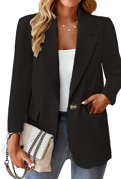 Damernas eleganta oversized blazer med moderna detaljer och praktiska fickor Mirla-Eva Jonsson