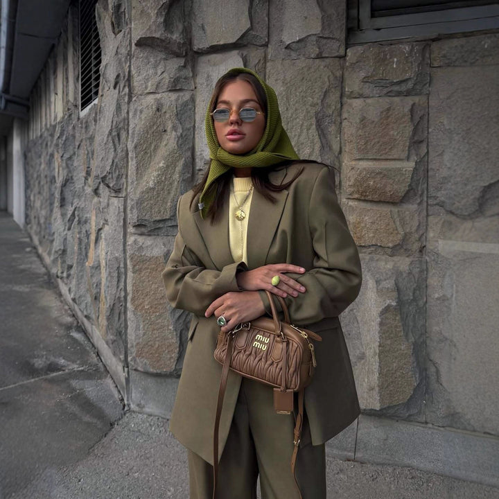 Damernas eleganta oversized kavaj med fickor och vid skärning Mirla-Eva Jonsson