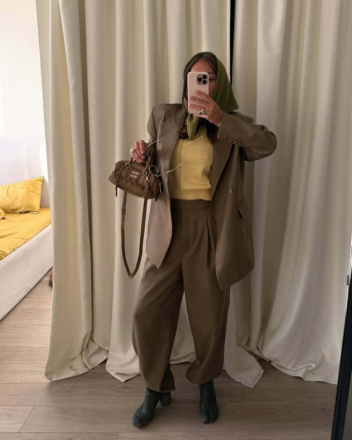 Damernas eleganta oversized kavaj med fickor och vid skärning Mirla-Eva Jonsson
