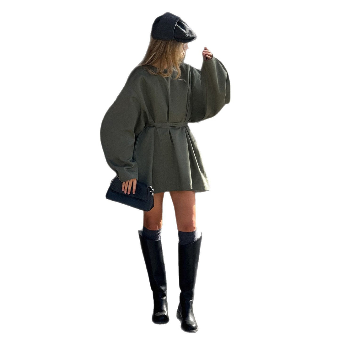 Damernas eleganta oversized klänning med vida ärmar och midjebälte Mirla-Eva Jonsson