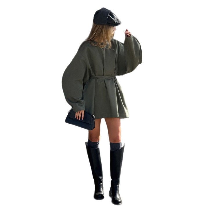 Damernas eleganta oversized klänning med vida ärmar och midjebälte Mirla-Eva Jonsson