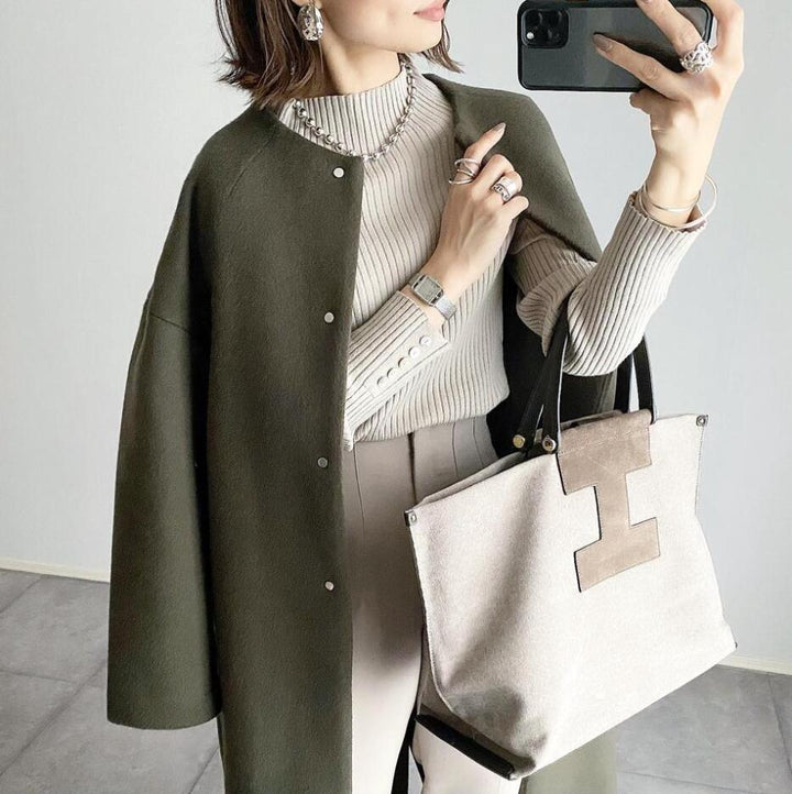 Damernas eleganta oversized vinterkappa med knapppdetaljer Mirla-Eva Jonsson