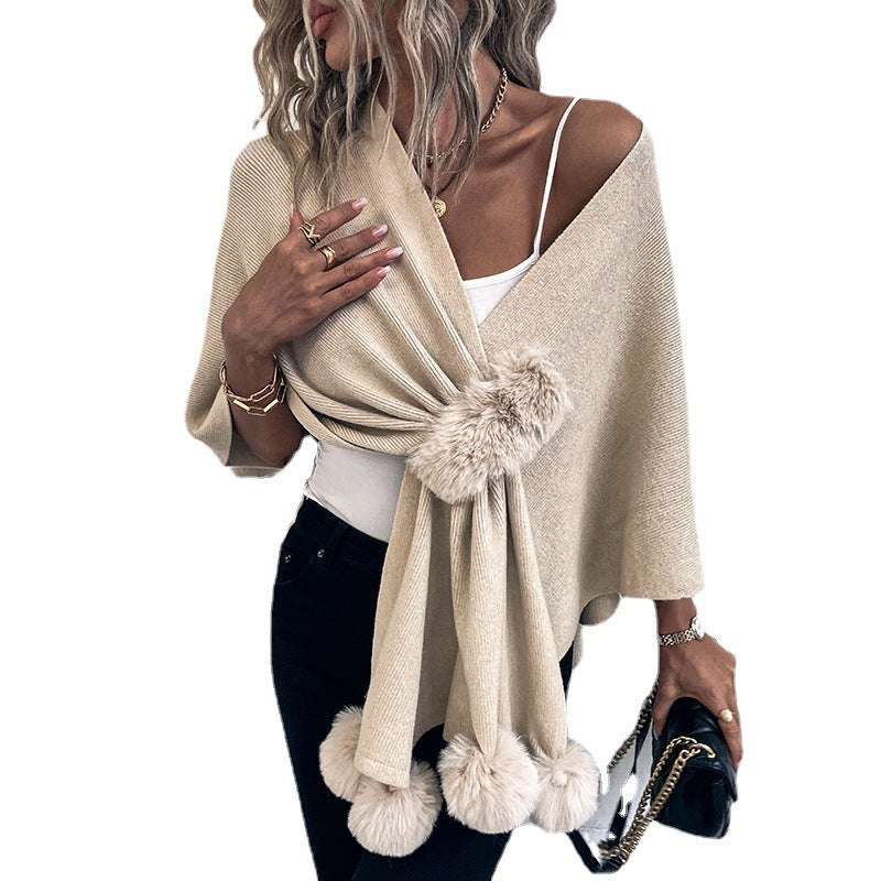 Damernas eleganta poncho med lyxigt konstpälsdetalj Mirla-Eva Jonsson
