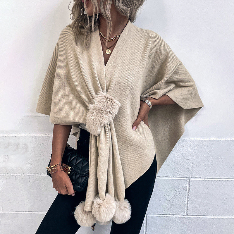 Damernas eleganta poncho med lyxigt konstpälsdetalj Mirla-Eva Jonsson