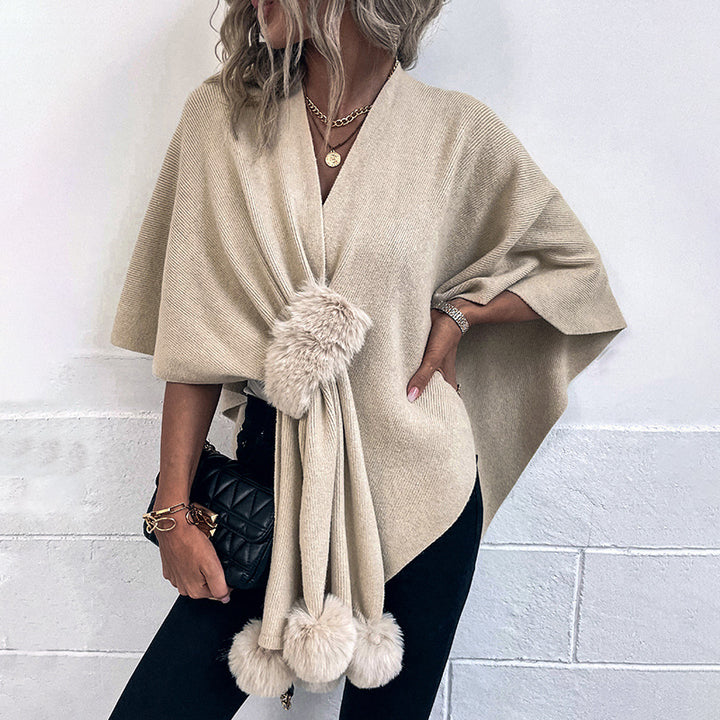Damernas eleganta poncho med lyxigt konstpälsdetalj Mirla-Eva Jonsson