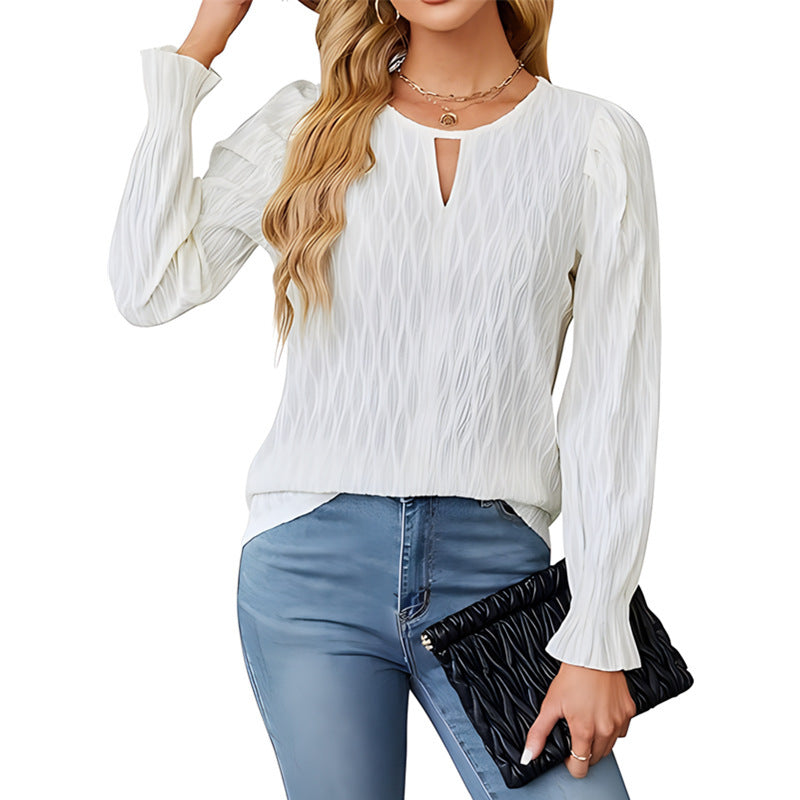 Damernas eleganta stickad blus med volangdetaljer Mirla-Eva Jonsson