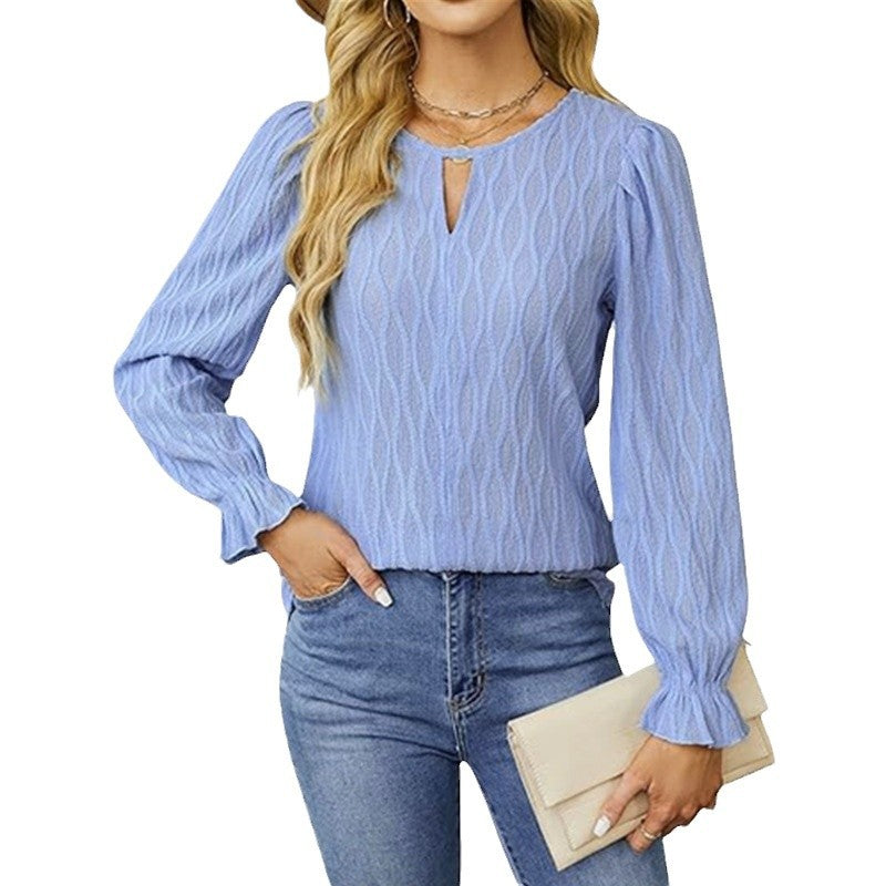 Damernas eleganta stickad blus med volangdetaljer Mirla-Eva Jonsson