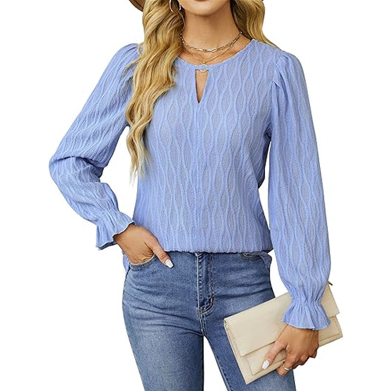 Damernas eleganta stickad blus med volangdetaljer Mirla-Eva Jonsson