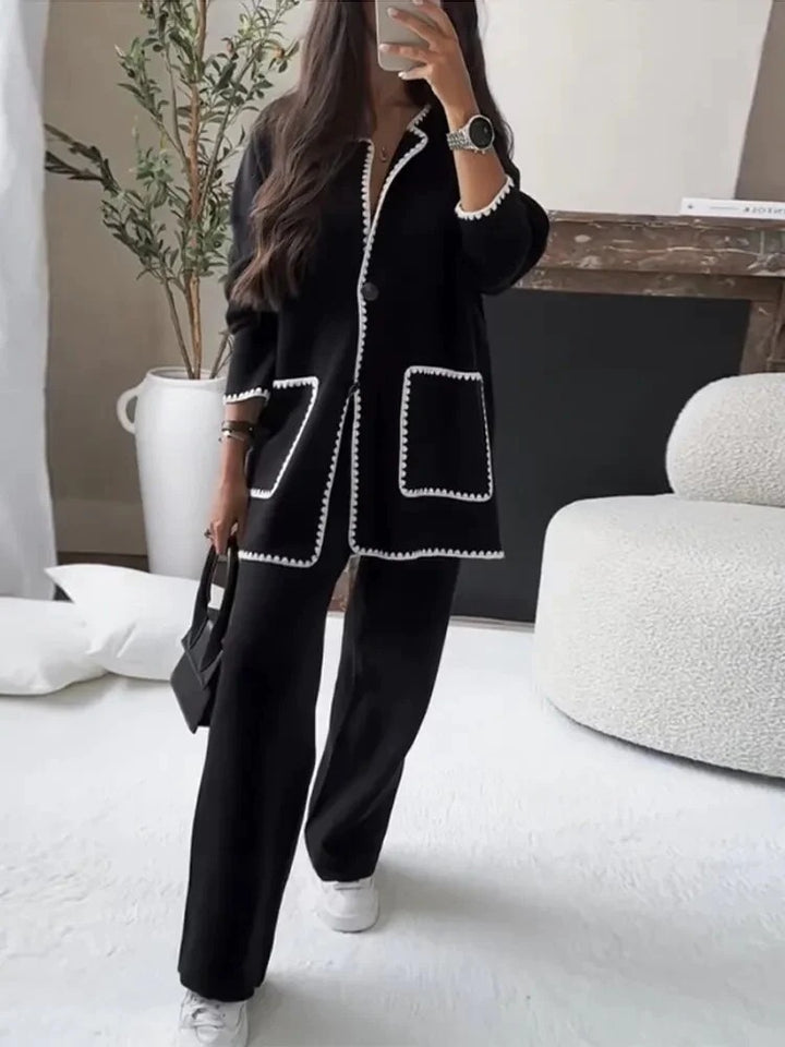 Damernas eleganta stickad kavaj-set med kontrasterande detaljer Mirla-Eva Jonsson