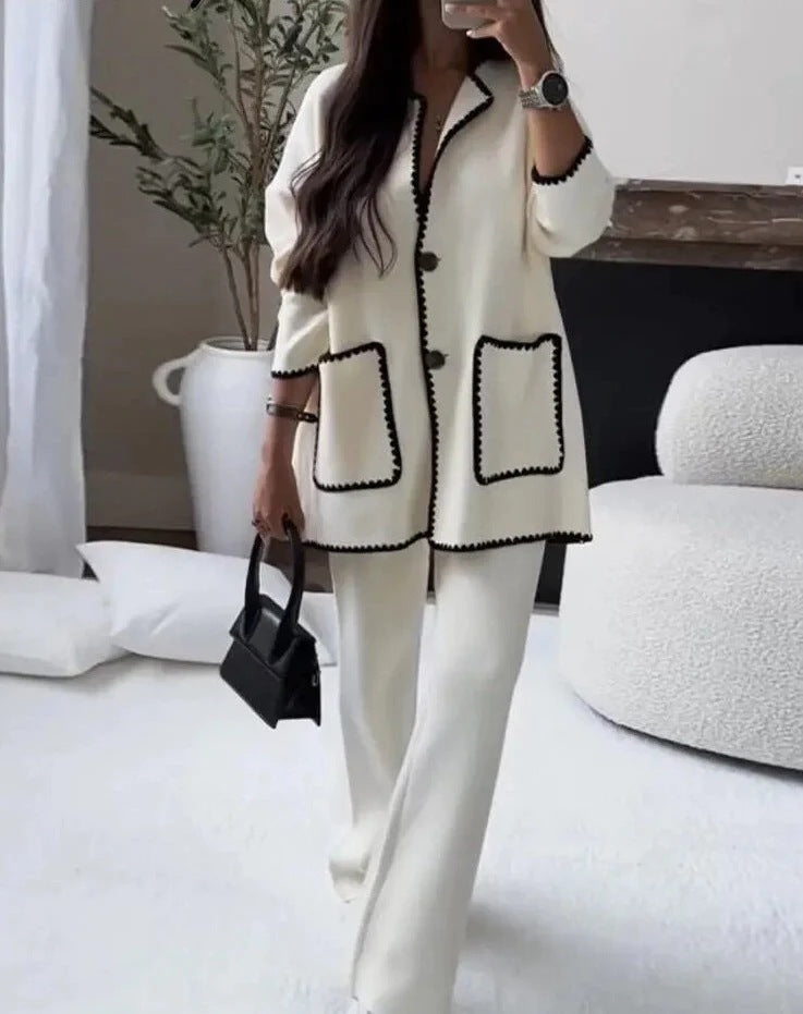 Damernas eleganta stickad kavaj-set med kontrasterande detaljer Mirla-Eva Jonsson