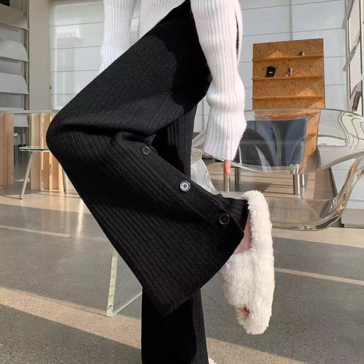 Damernas eleganta stickade byxor med dekorativa knapppdetaljer Eva Jonsson-Eva Jonsson