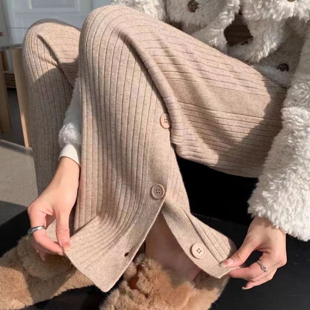 Damernas eleganta stickade byxor med dekorativa knapppdetaljer Eva Jonsson-Eva Jonsson