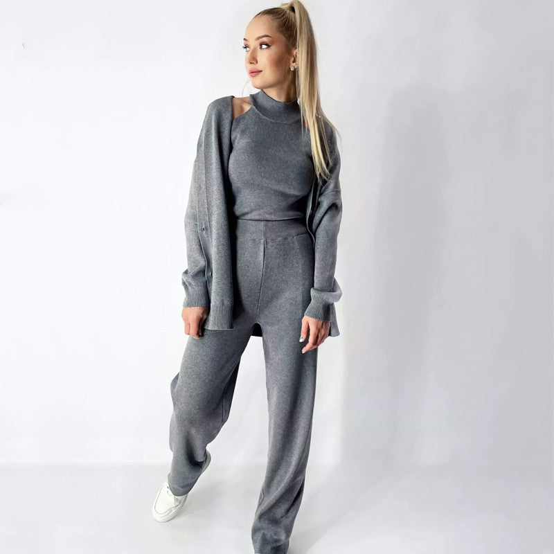Damernas eleganta stickade lounge-set med hög krage och lös passform Mirla-Eva Jonsson
