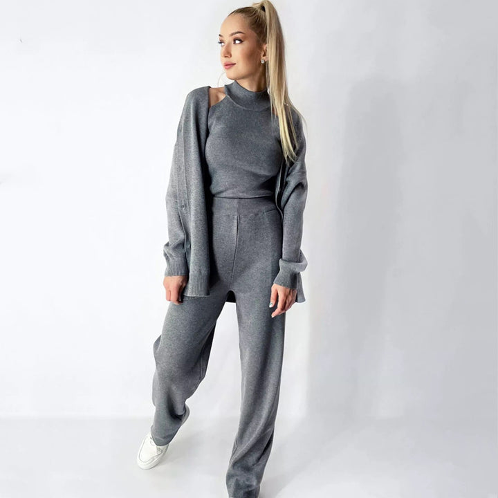 Damernas eleganta stickade lounge-set med hög krage och lös passform Mirla-Eva Jonsson