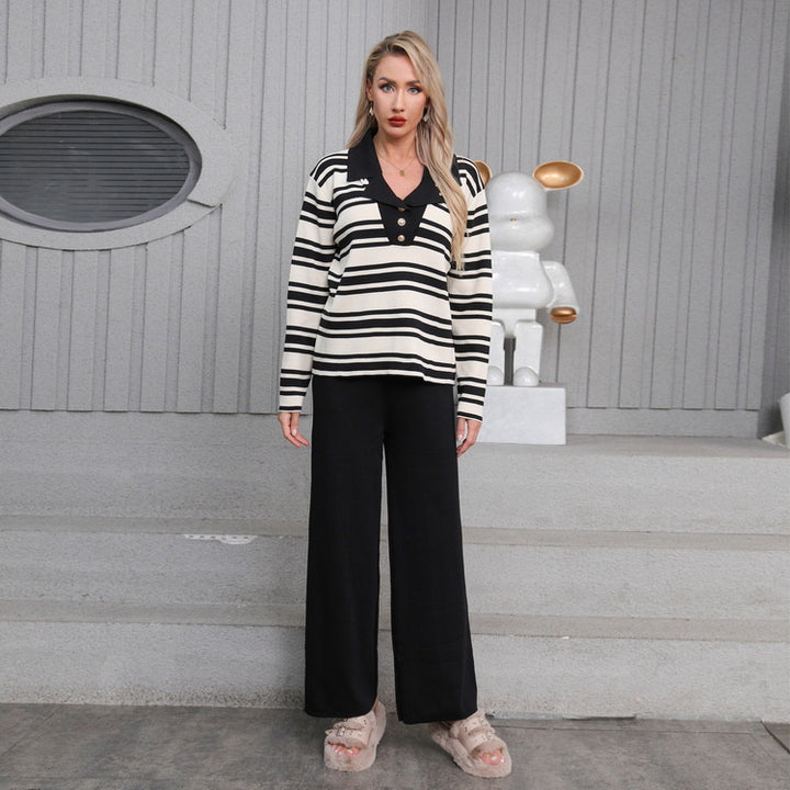 Damernas eleganta stickade loungewear-set med en trendig krage och vida byxor Mirla-Eva Jonsson