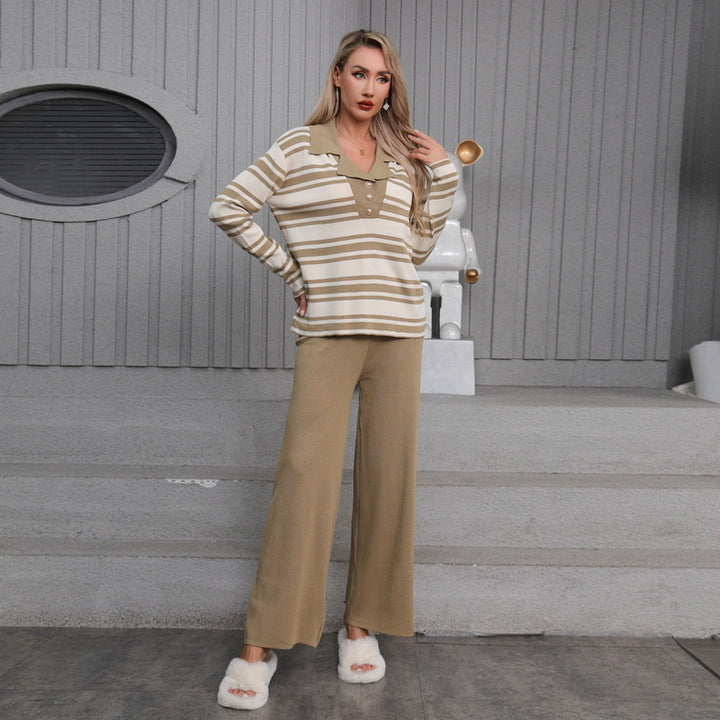 Damernas eleganta stickade loungewear-set med en trendig krage och vida byxor Mirla-Eva Jonsson