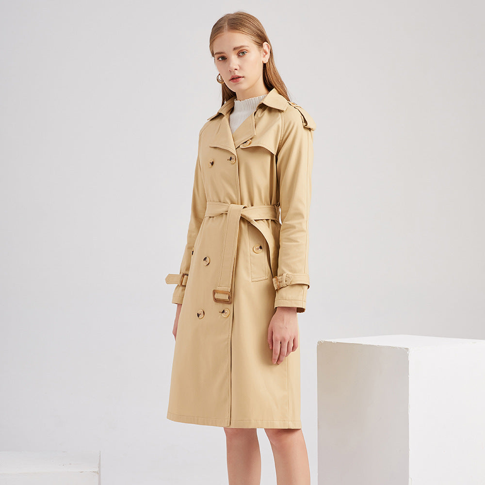 Damernas eleganta trenchcoat med justerbart bälte och lyxiga knapppdetaljer Mirla-Eva Jonsson