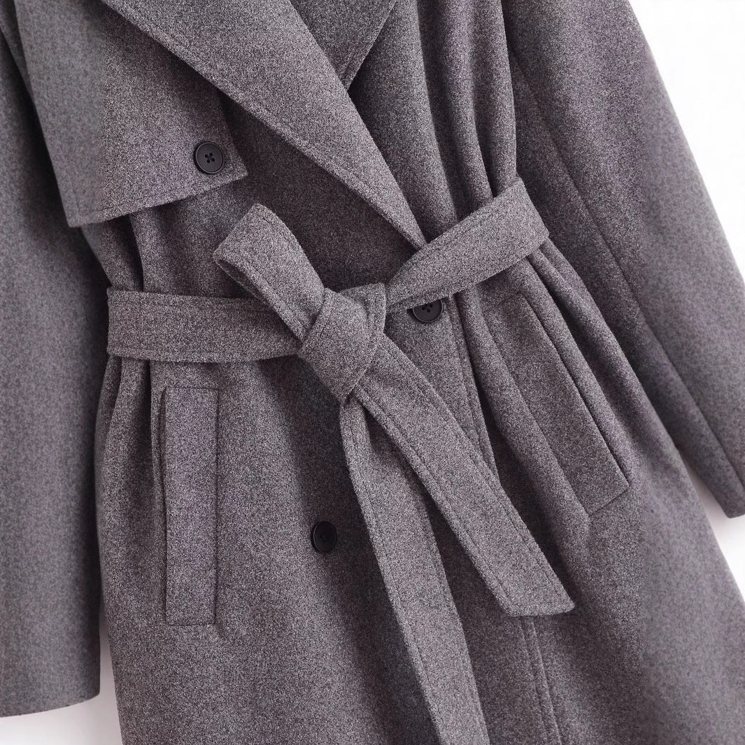 Damernas eleganta trenchcoat med klassisk design och figursydda bälte Mirla-Eva Jonsson