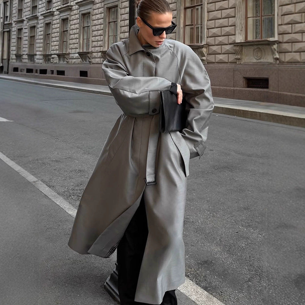 Damernas eleganta trenchcoat med modern skärning Mirla-Eva Jonsson