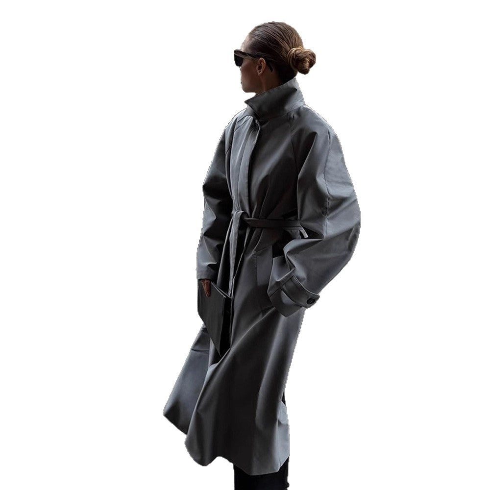 Damernas eleganta trenchcoat med modern skärning Mirla-Eva Jonsson