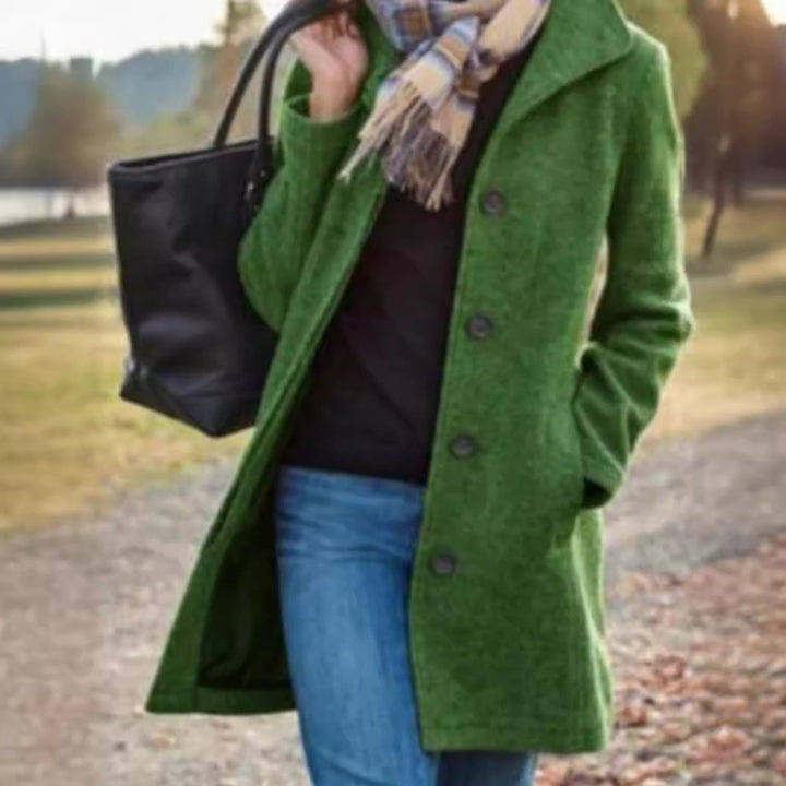 Damernas eleganta ullkappa Mirla-Eva Jonsson