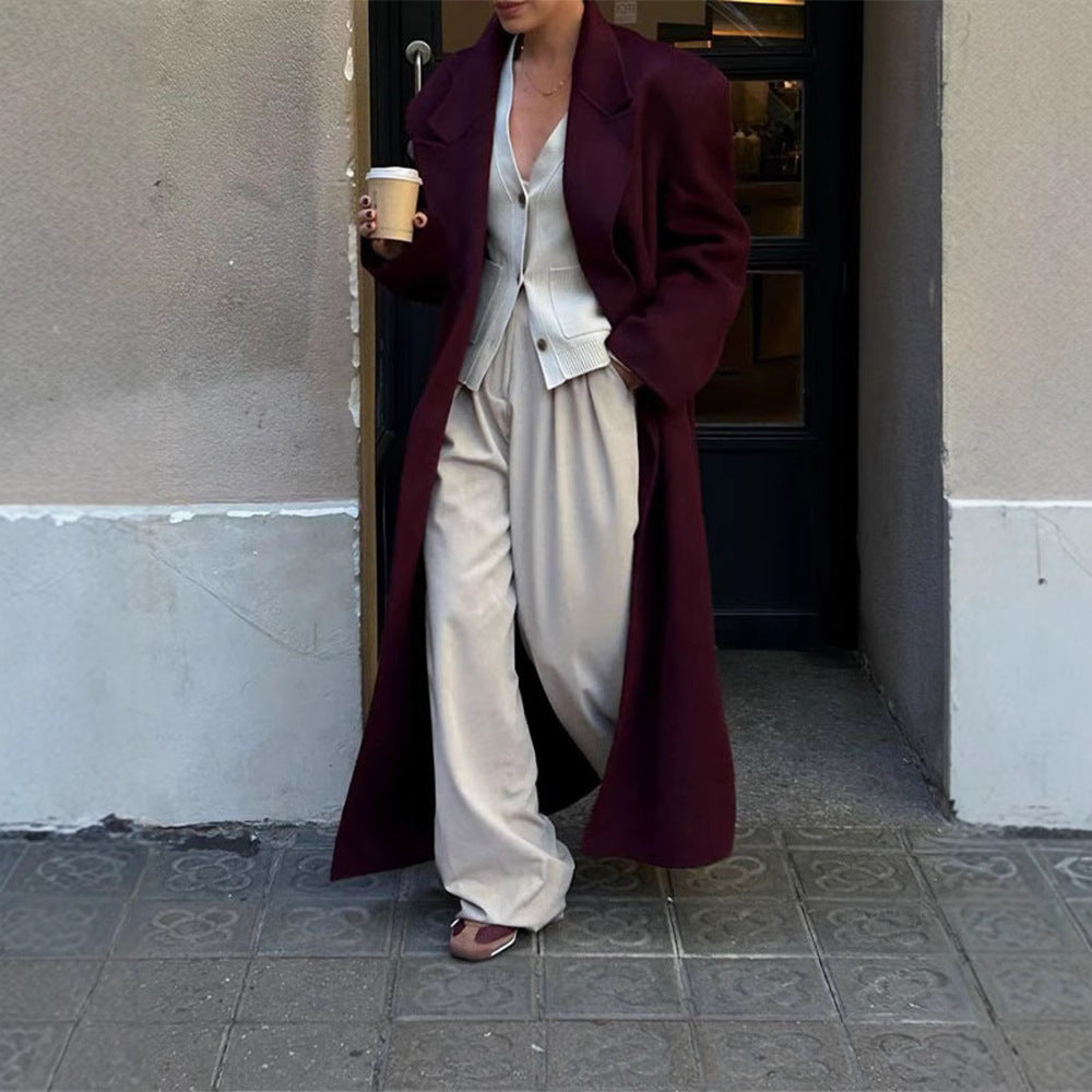 Damernas eleganta ullkappa med dubbel knappslå Mirla-Eva Jonsson