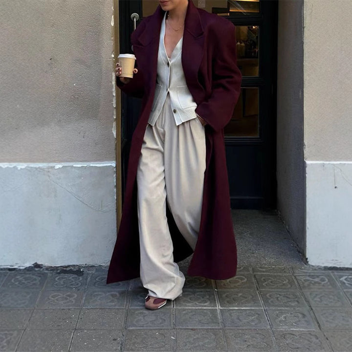 Damernas eleganta ullkappa med dubbel knappslå Mirla-Eva Jonsson