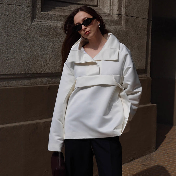 Damernas fashionabla blusjacka med chic midjebälte och voluminösa ärmar Mirla-Eva Jonsson