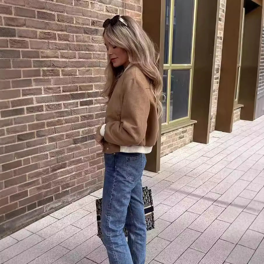 Damernas fashionabla bomberjacka med kontrasterande detaljer Mirla-Eva Jonsson