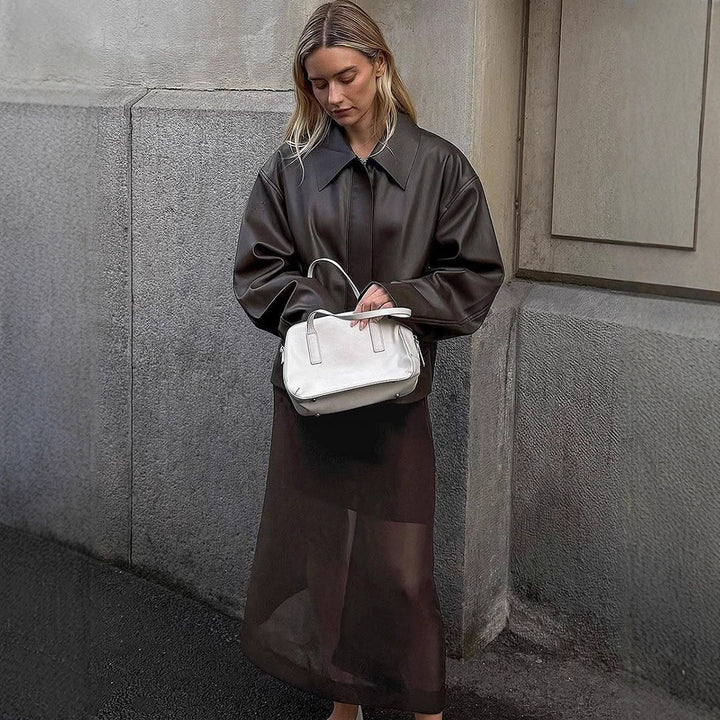 Damernas fashionabla konstläderjacka med oversized design Mirla-Eva Jonsson
