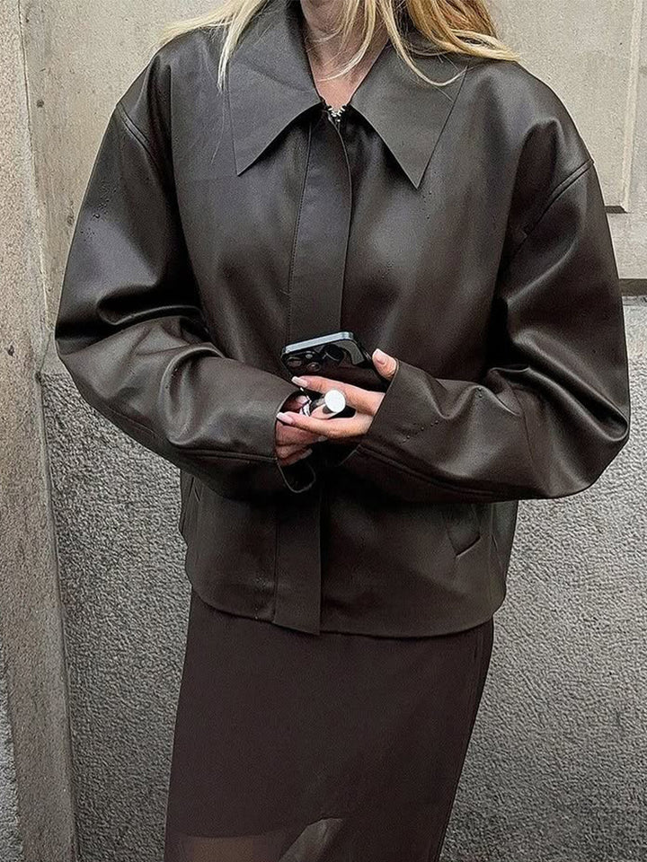 Damernas fashionabla konstläderjacka med oversized design Mirla-Eva Jonsson