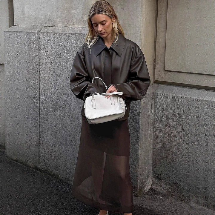 Damernas fashionabla konstläderjacka med oversized design Mirla-Eva Jonsson