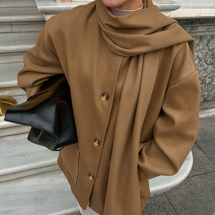 Damernas fashionabla oversized-jacka med scarf och praktiska fickor Mirla-Eva Jonsson