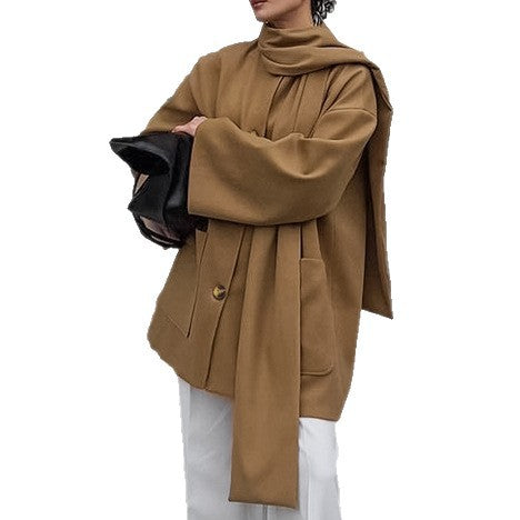Damernas fashionabla oversized-jacka med scarf och praktiska fickor Mirla-Eva Jonsson