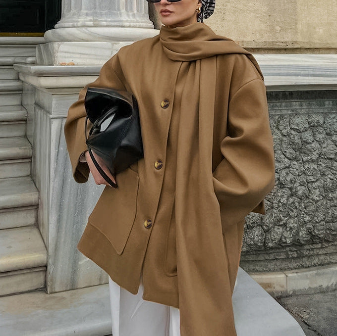 Damernas fashionabla oversized-jacka med scarf och praktiska fickor Mirla-Eva Jonsson