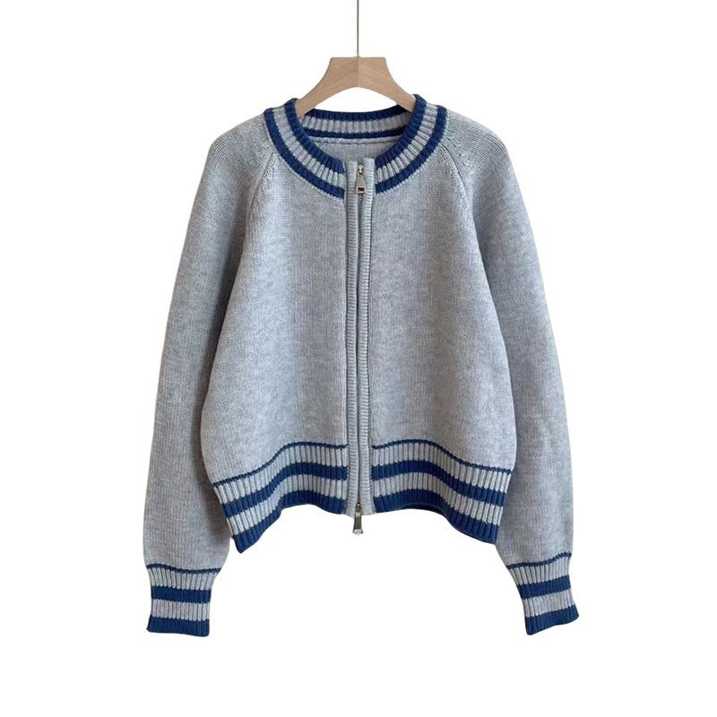 Damernas fashionabla stickade cardigan med dragkedja och sportigt randmönster Mirla-Eva Jonsson