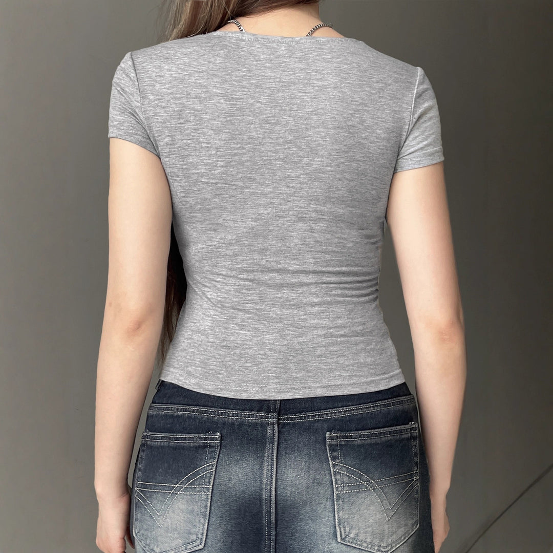Damernas figurflattering topp med elegant spetsdekoration Mirla-Eva Jonsson