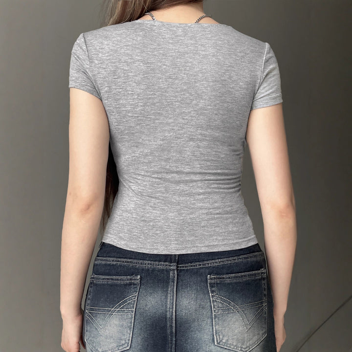 Damernas figurflattering topp med elegant spetsdekoration Mirla-Eva Jonsson