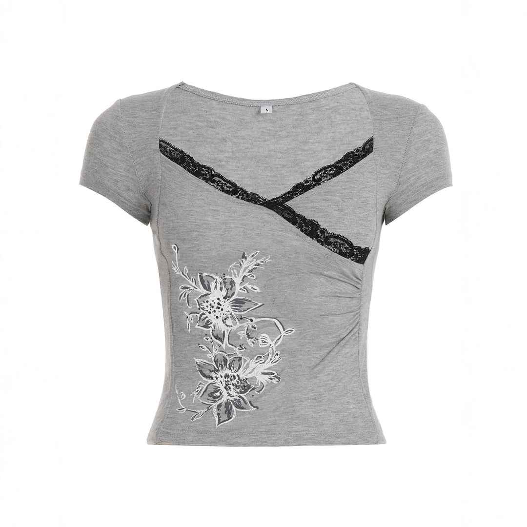 Damernas figurflattering topp med elegant spetsdekoration Mirla-Eva Jonsson
