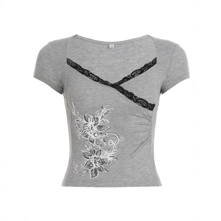 Damernas figurflattering topp med elegant spetsdekoration Mirla-Eva Jonsson
