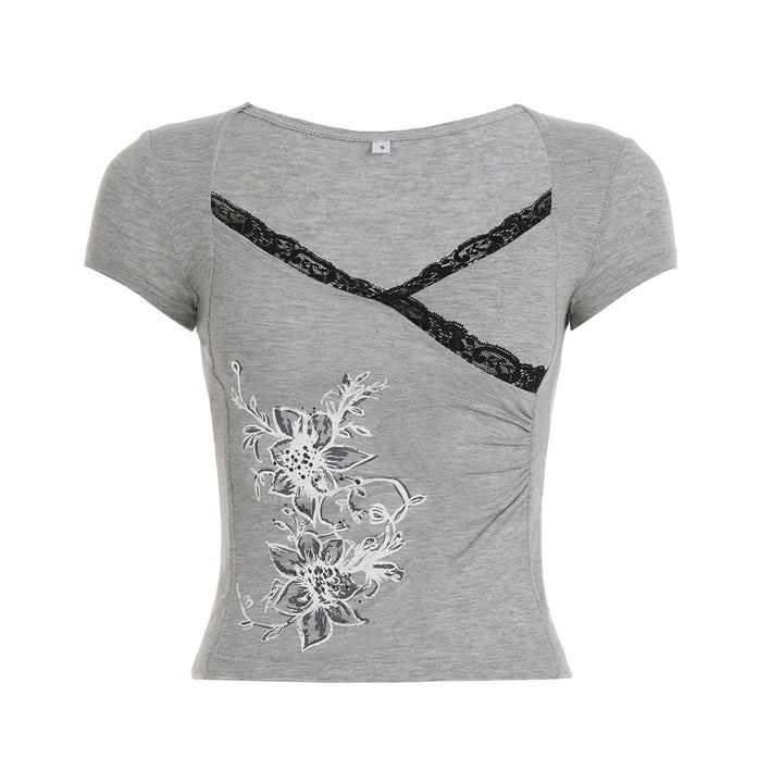 Damernas figurflattering topp med elegant spetsdekoration Mirla-Eva Jonsson