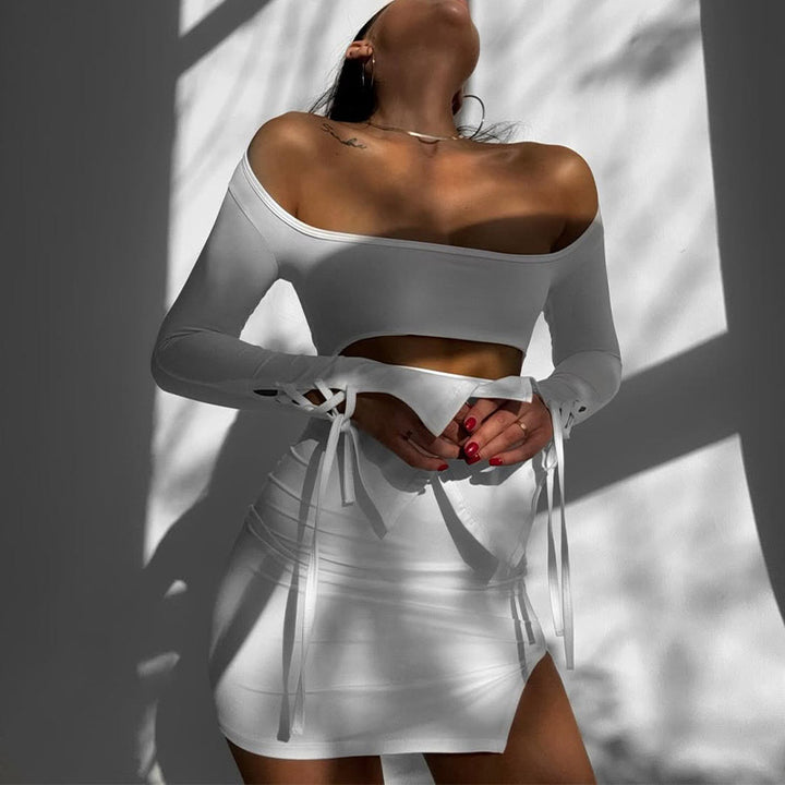 Damernas figurnära klänning med cut-outs och vida ärmar Eva Jonsson-Eva Jonsson