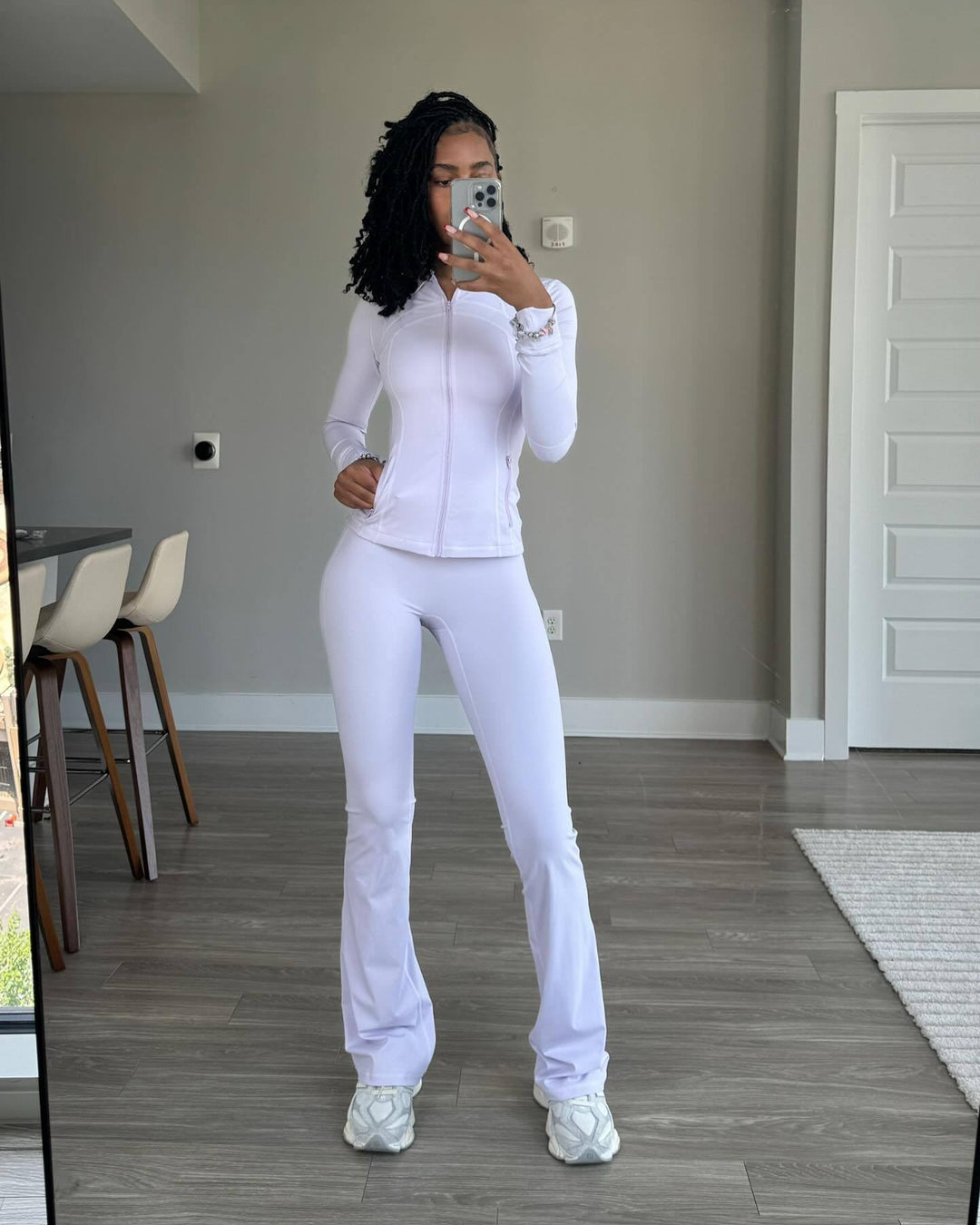 Damernas figursmickrande sportset med zip-aktuell jacka och smickrande leggings Eva Jonsson-Eva Jonsson