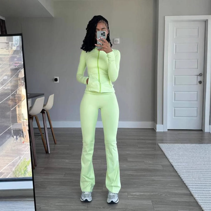 Damernas figursmickrande sportset med zip-aktuell jacka och smickrande leggings Eva Jonsson-Eva Jonsson