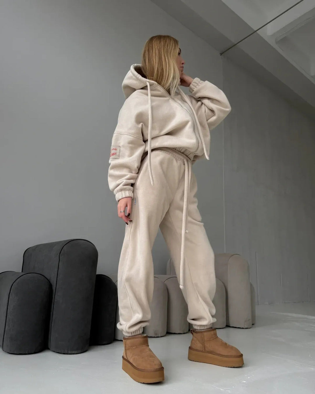 Damernas figursydda fleece-lounge-set med elegant huva och elastiska muddar Eva Jonsson-Eva Jonsson
